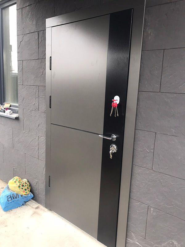 Двері вуличні