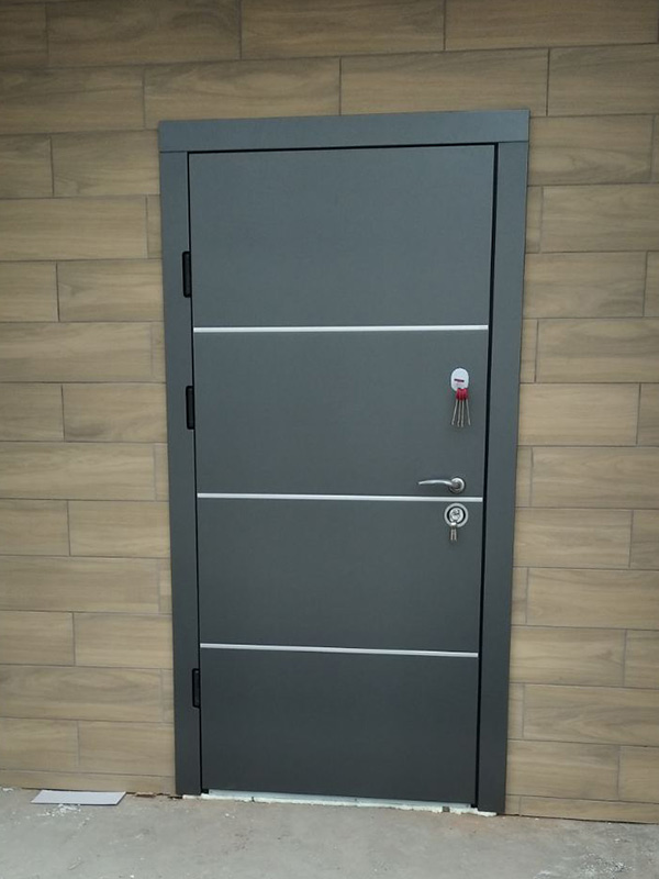 Двері вуличні