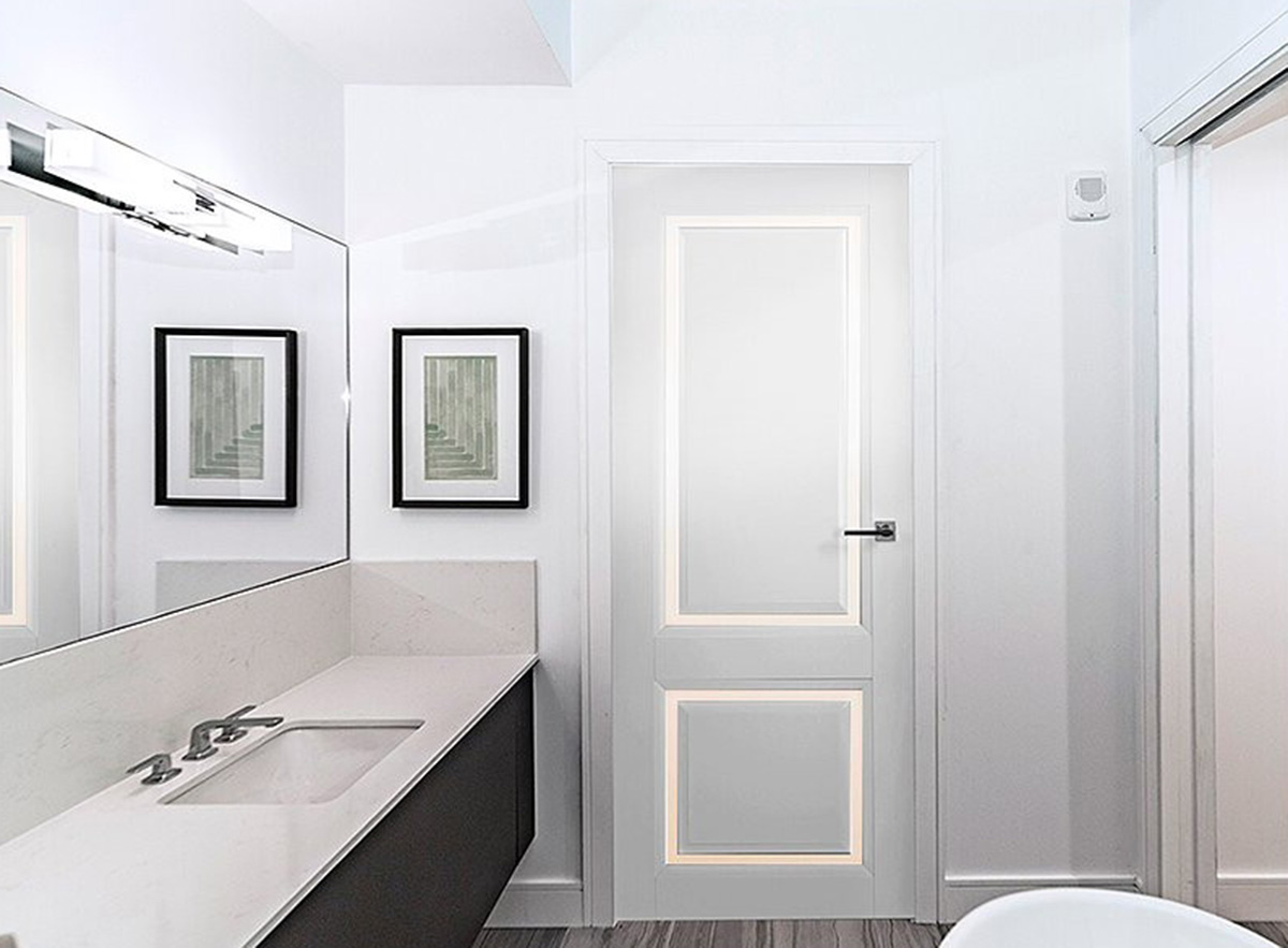 Класичні білі двері у ванну