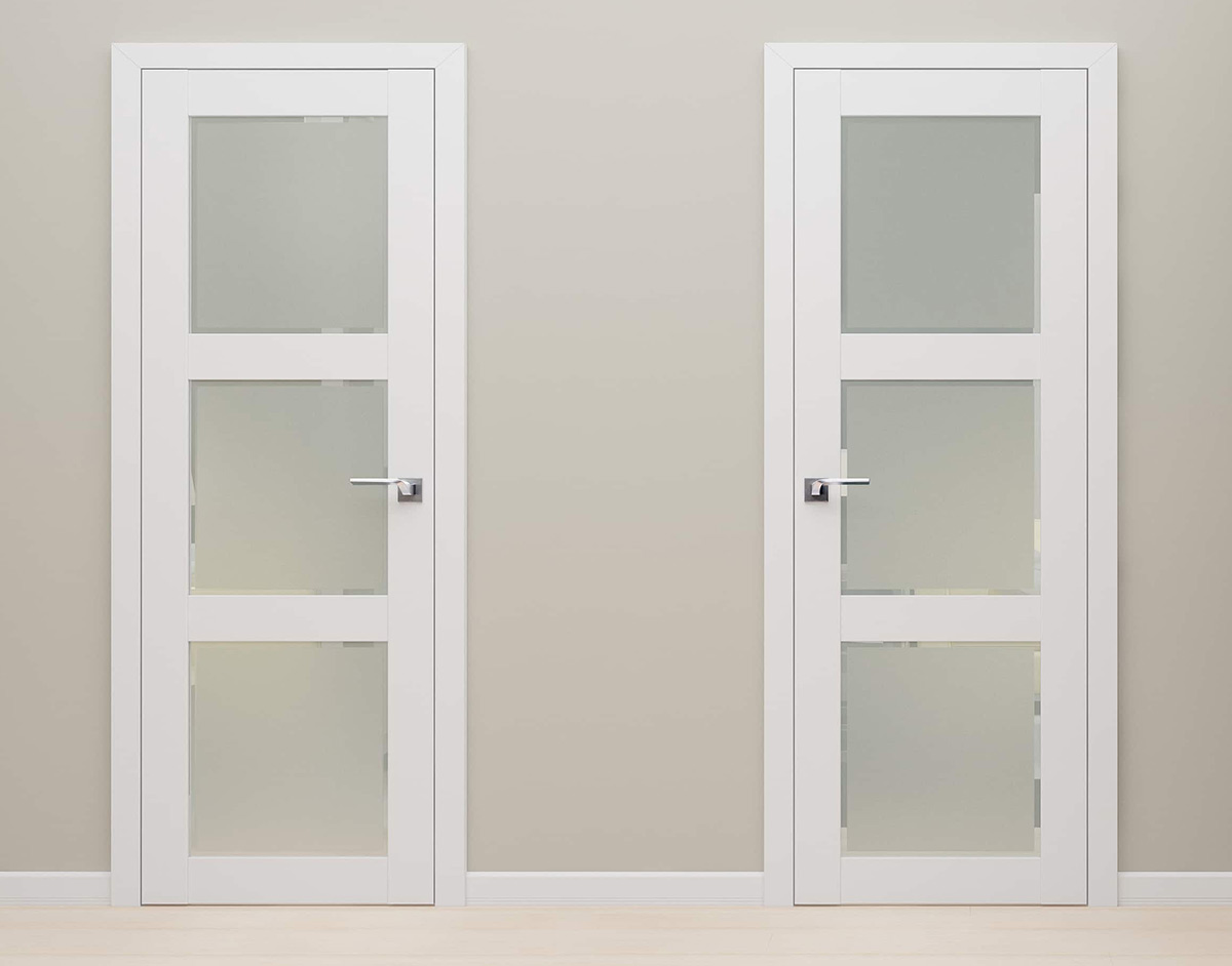 Белые двери со стеклом в интерьере в 2023 году