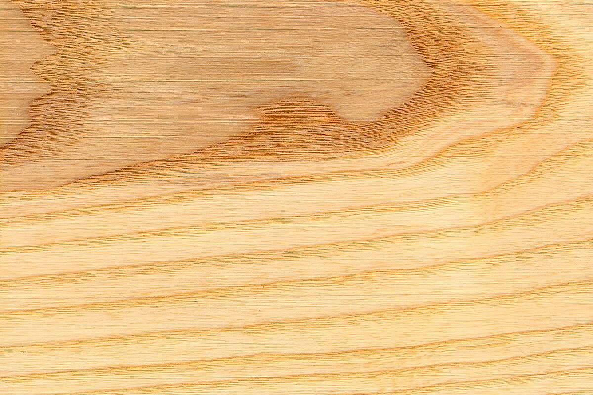 Ясен для виготовлення дверей