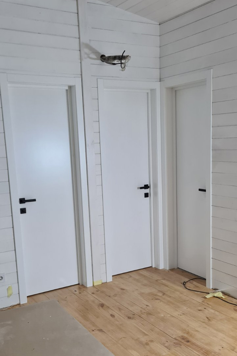 Белые двери фото в интерьере модульного дома