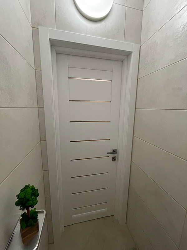 Наличники дверей фото в светлом интерьере