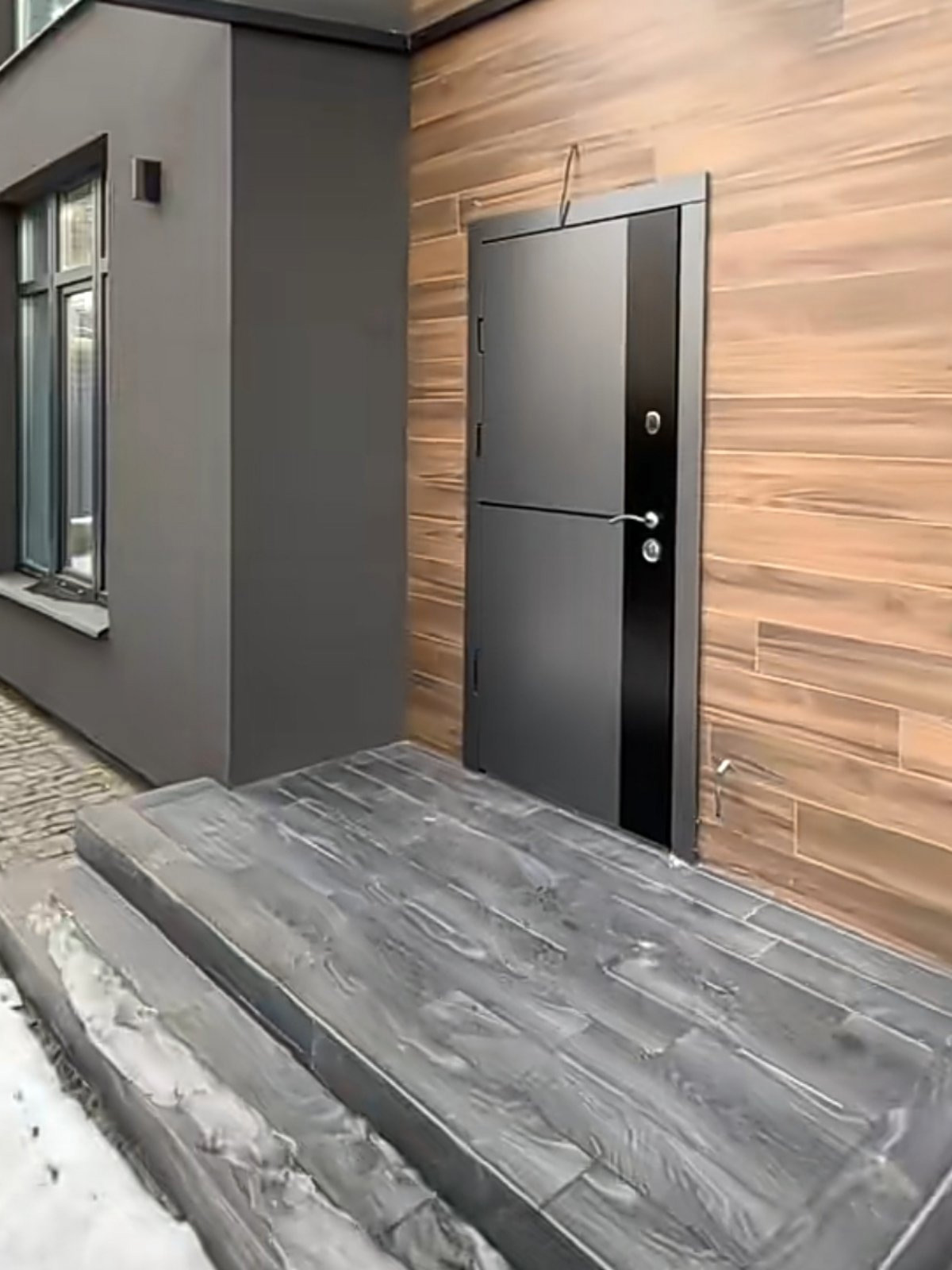 Входные двери Редфорт фото в интерьере