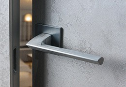 Сірі двері – нудно чи стильно? Реальний фотозвіт із квартир наших клієнтів